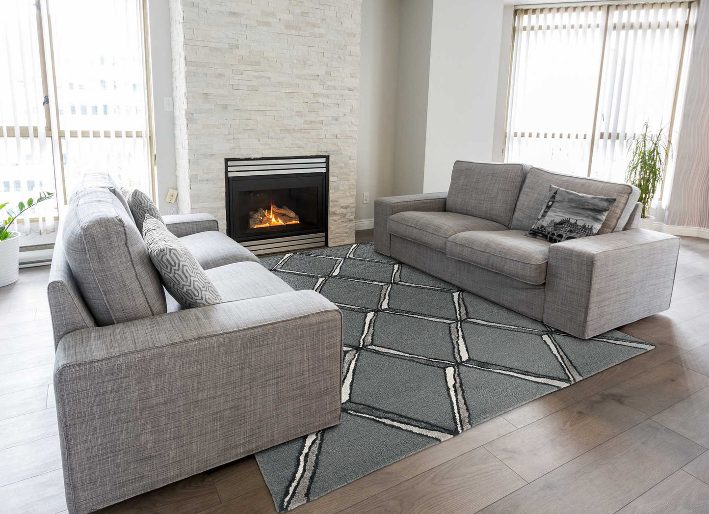 5'X7' Charcoal Silver Hand Tufted Geometric Diamond Pattern Indoor Area Rug
