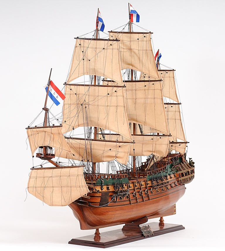 11" X 37" X 35" Friesland