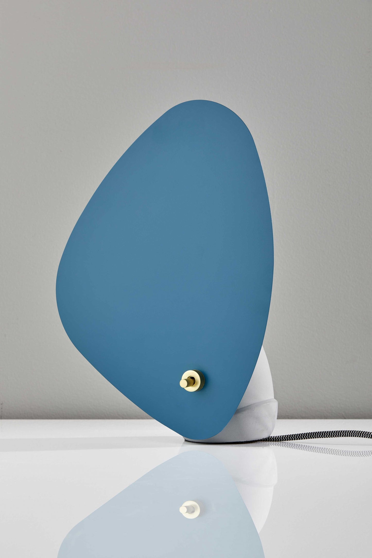 Black Fin Concrete Table Lamp
