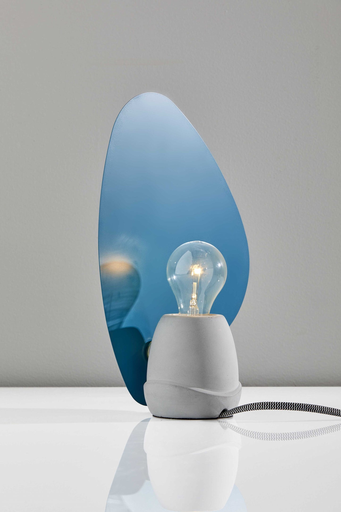 Black Fin Concrete Table Lamp