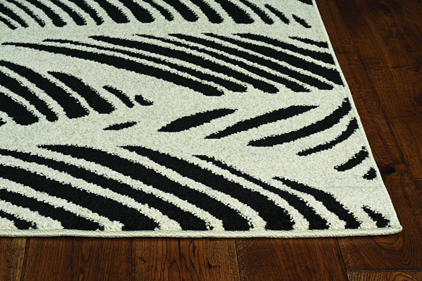 5'X8' Black White Machine Woven Uv Treated Oversized Leaves Indoor Outdoor Area Rug