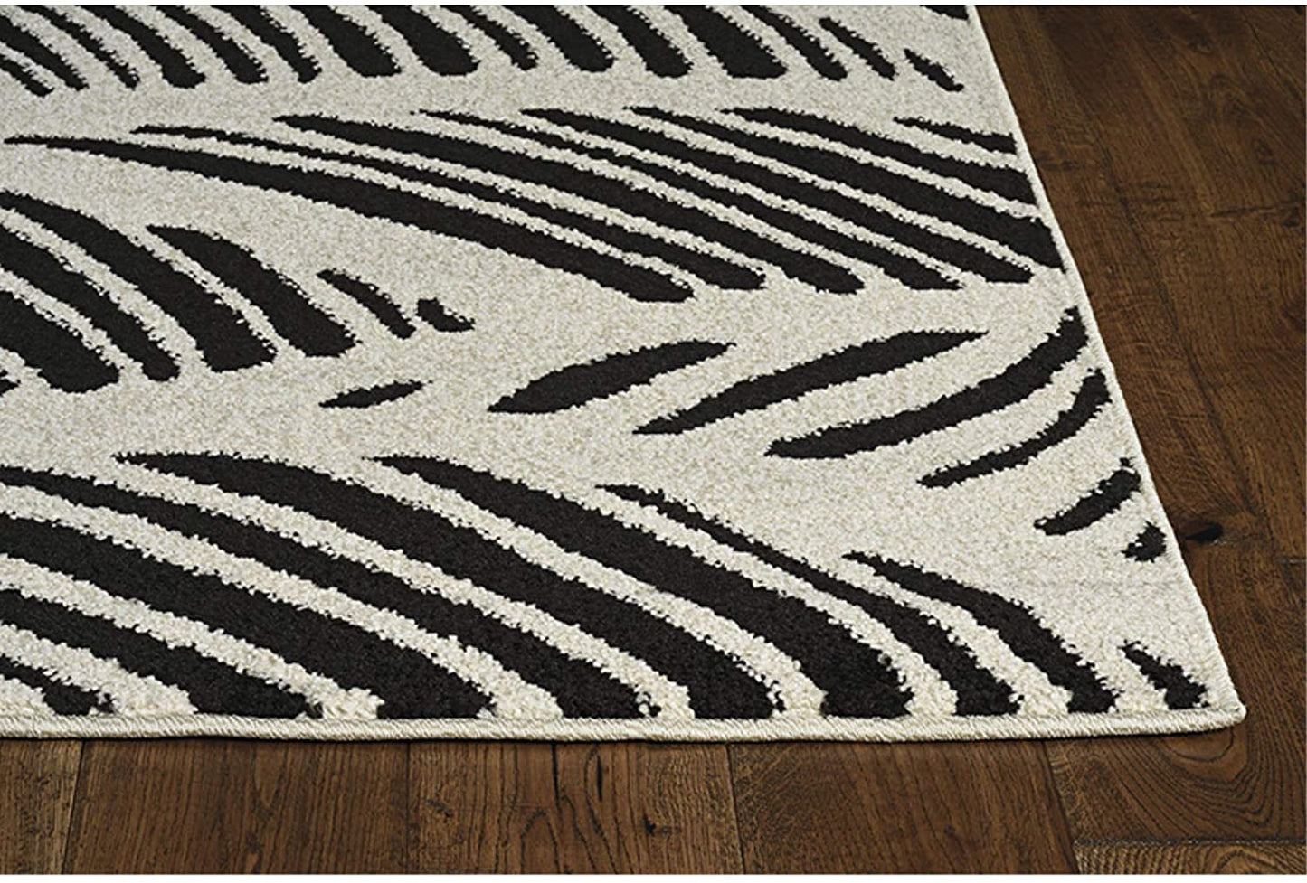 5'X8' Black White Machine Woven Uv Treated Oversized Leaves Indoor Outdoor Area Rug
