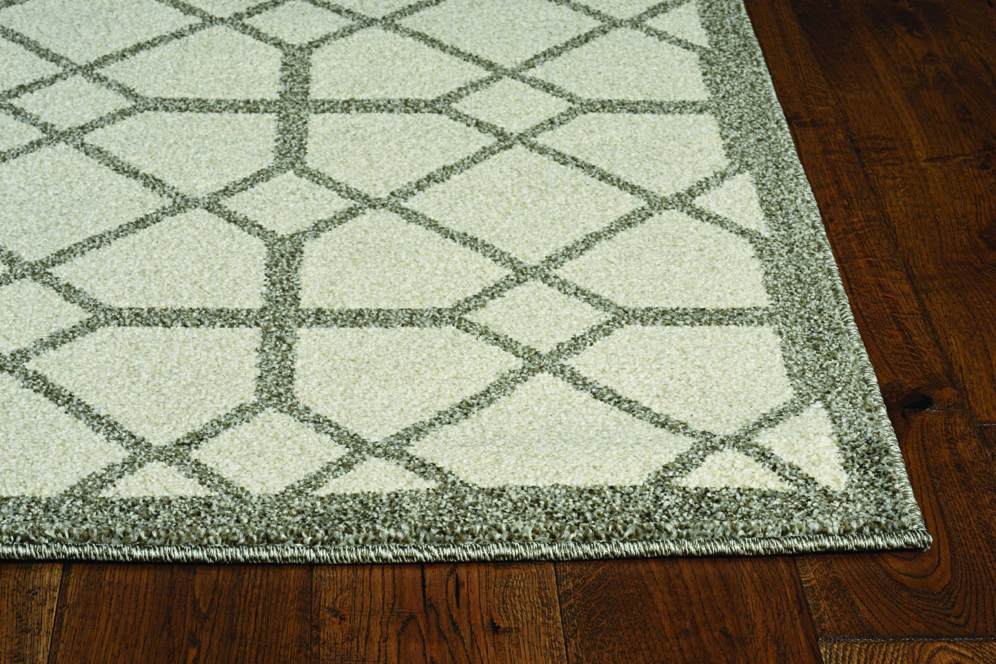 2' X 3' Ivory Or Grey Diamond Pattern Accent Rug