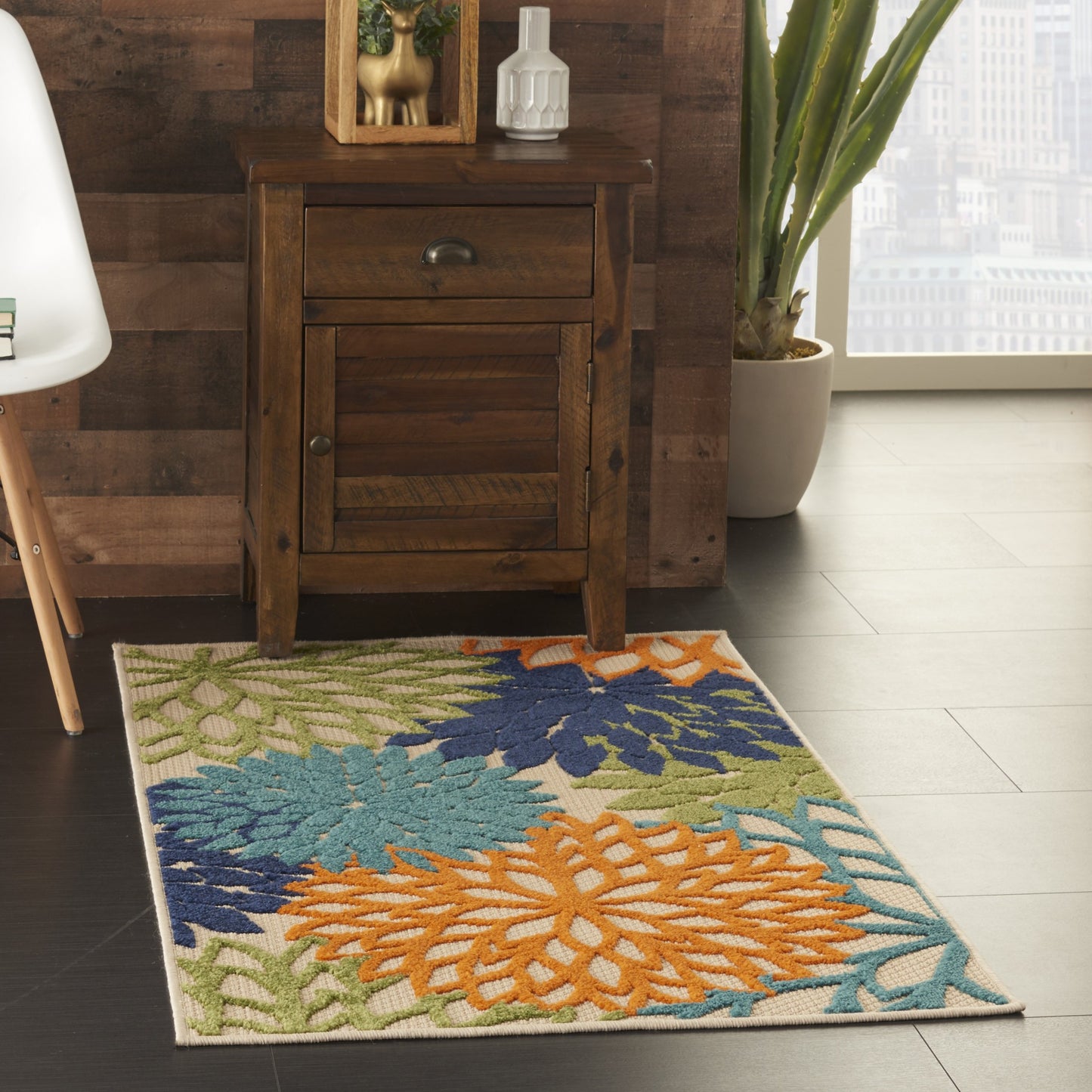 4' X 6' Ivory And Blue Floral Indoor Outdoor Area Rug