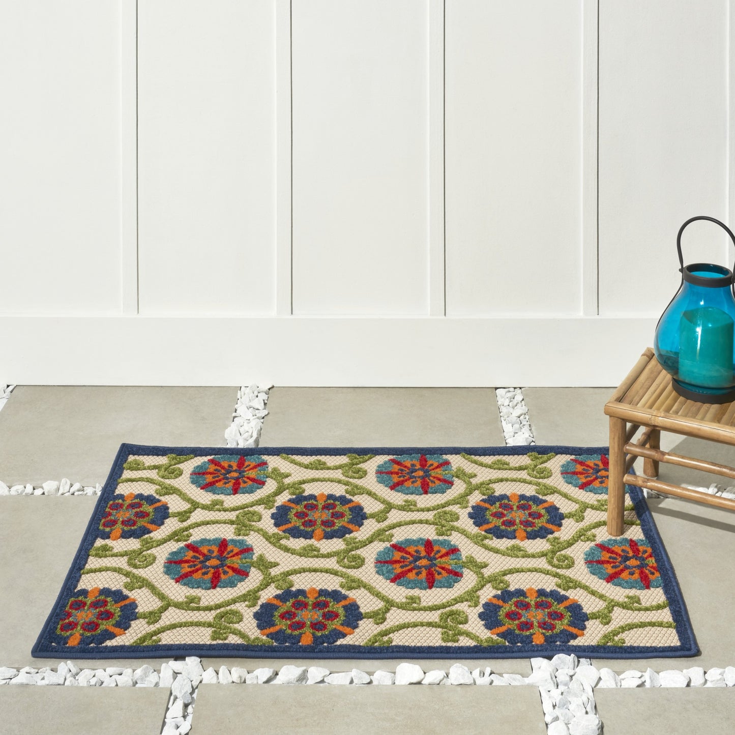 4' X 6' Ivory And Blue Floral Indoor Outdoor Area Rug