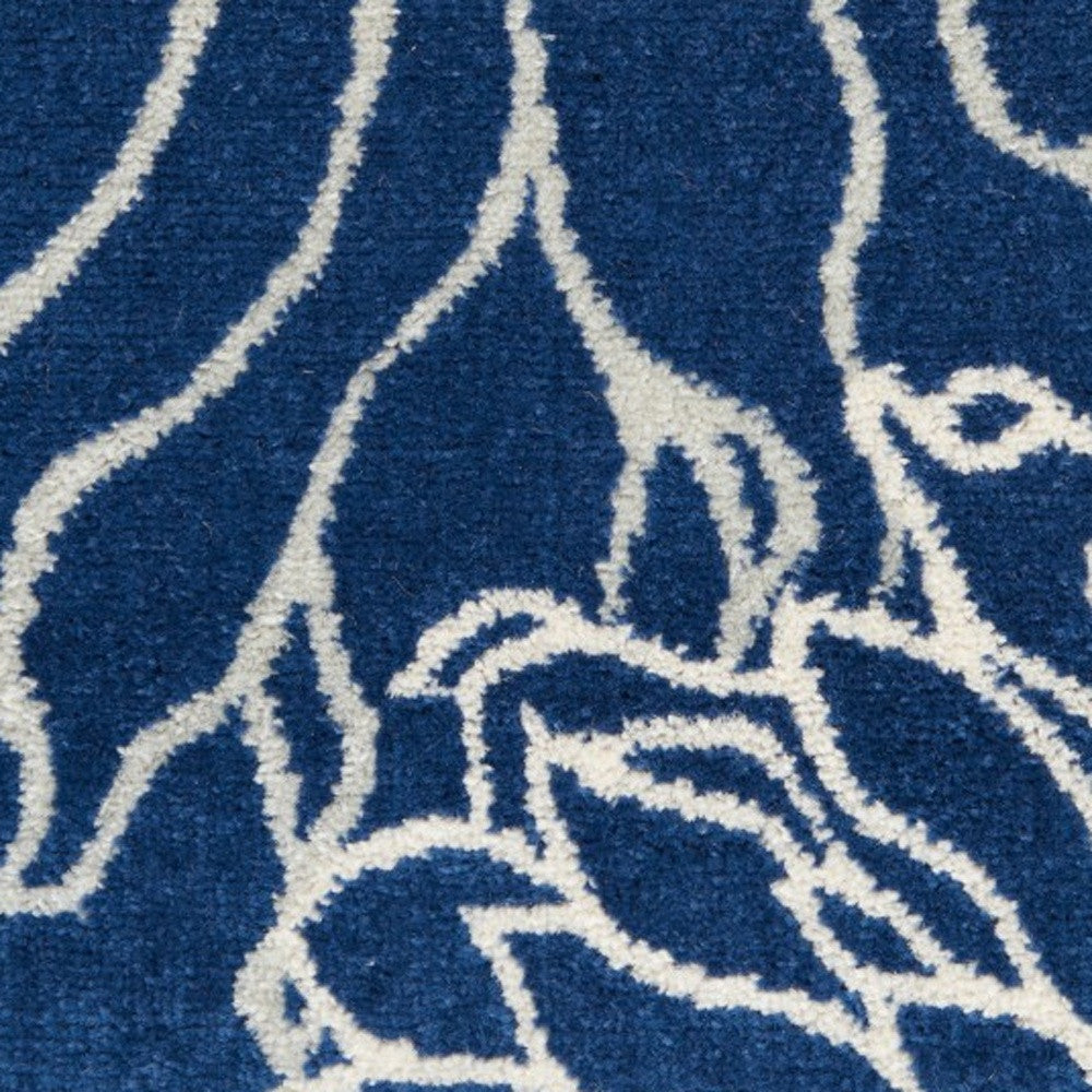 5' Blue And Ivory Round Floral Dhurrie Area Rug