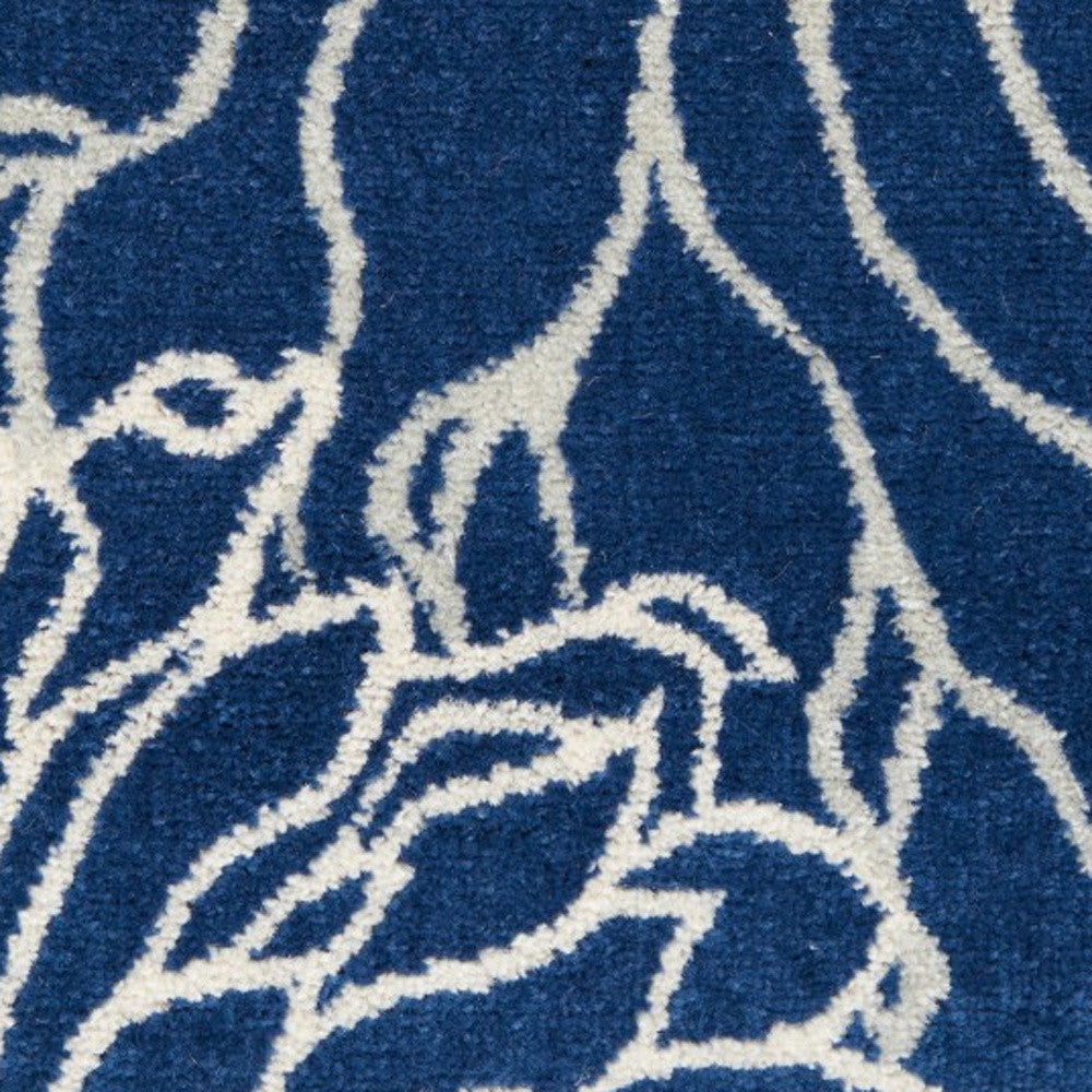 5' Blue And Ivory Round Floral Dhurrie Area Rug