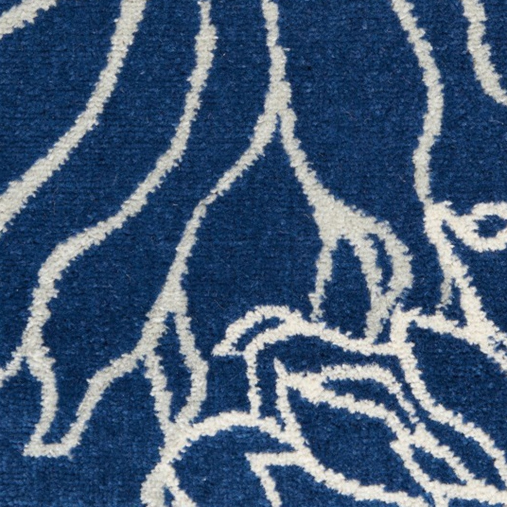 5' Blue And Ivory Round Floral Dhurrie Area Rug