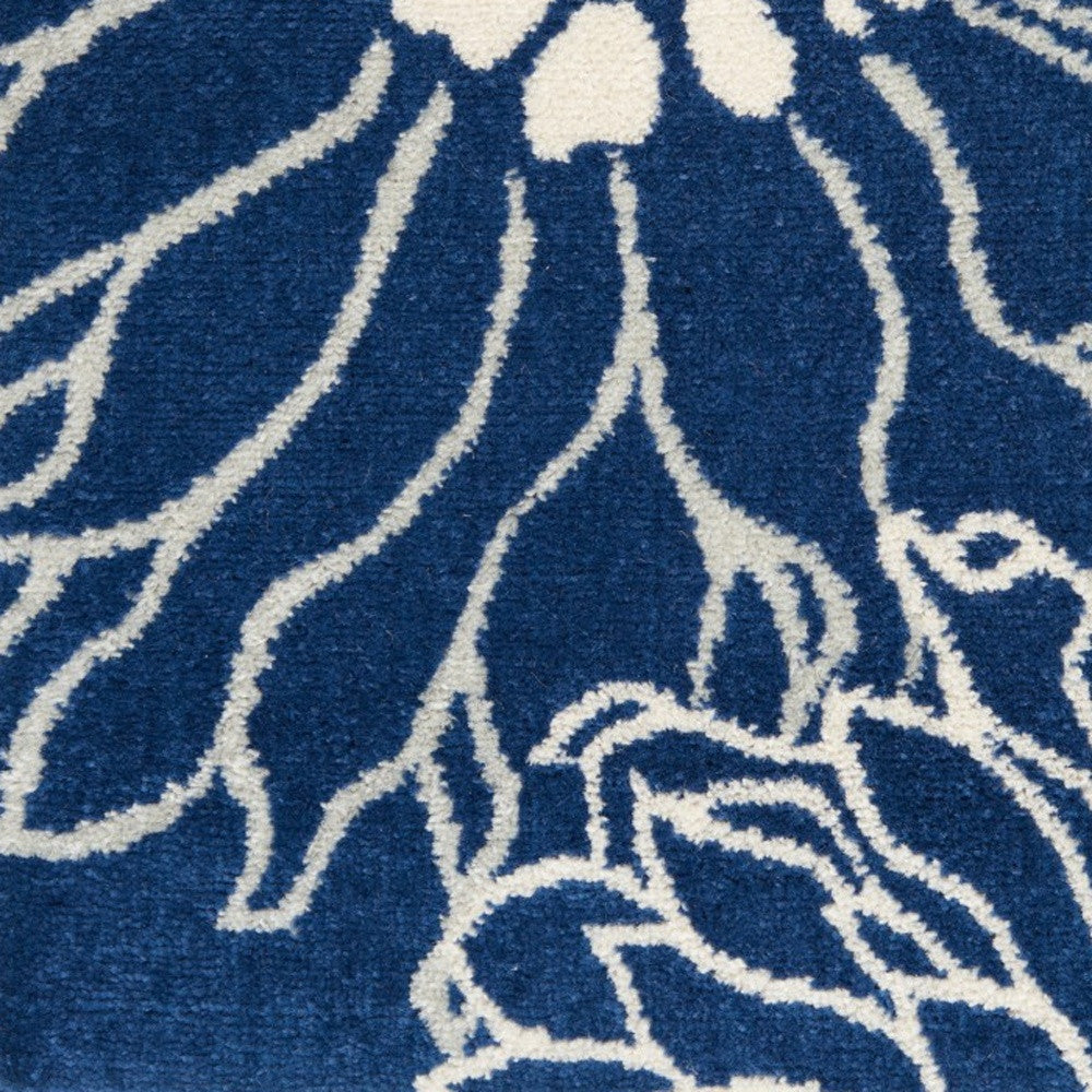 5' Blue And Ivory Round Floral Dhurrie Area Rug