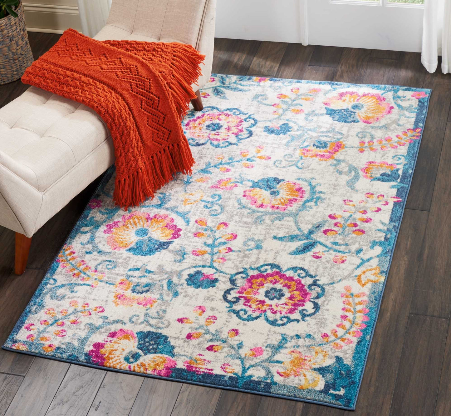 5' X 7' Ivory Floral Dhurrie Area Rug