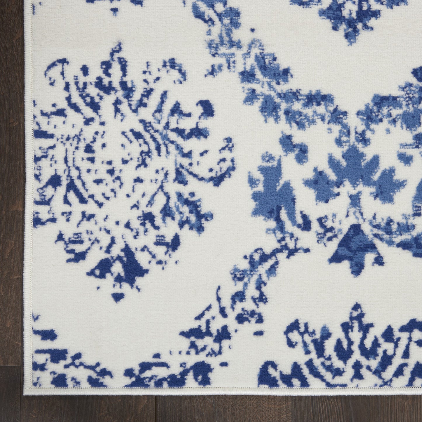 4' X 6' Blue And Ivory Floral Dhurrie Area Rug
