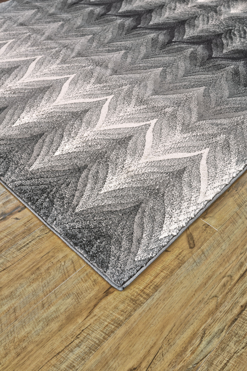 4' X 6' Gray And White Geometric Area Rug