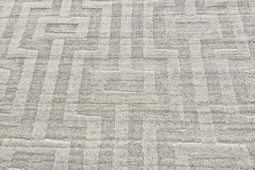 5' X 8' Silver Floral Hand Woven Area Rug