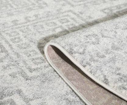 7' X 9' Ivory Or Grey Geometric Diamonds Indoor Area Rug