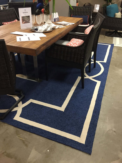 7' Ocean Blue Hand Hooked Uv Treated Bordered Round Indoor Outdoor Area Rug