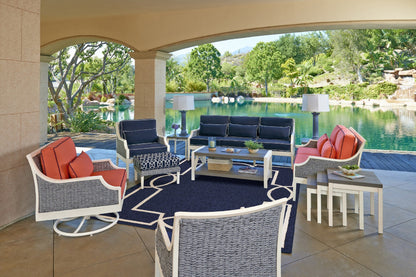 7' Ocean Blue Hand Hooked Uv Treated Bordered Round Indoor Outdoor Area Rug