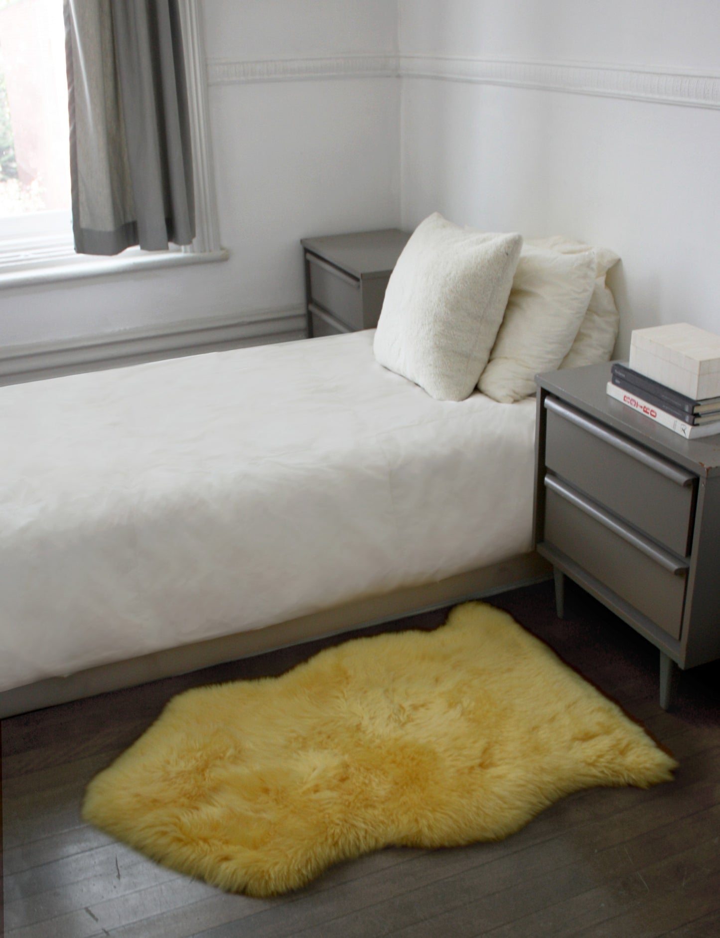 2' X 3' Dark Cream New Zealand Natural Sheepskin Rug