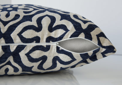 18" X 18" Blue and White Polyester Geometric Zippered Pillow