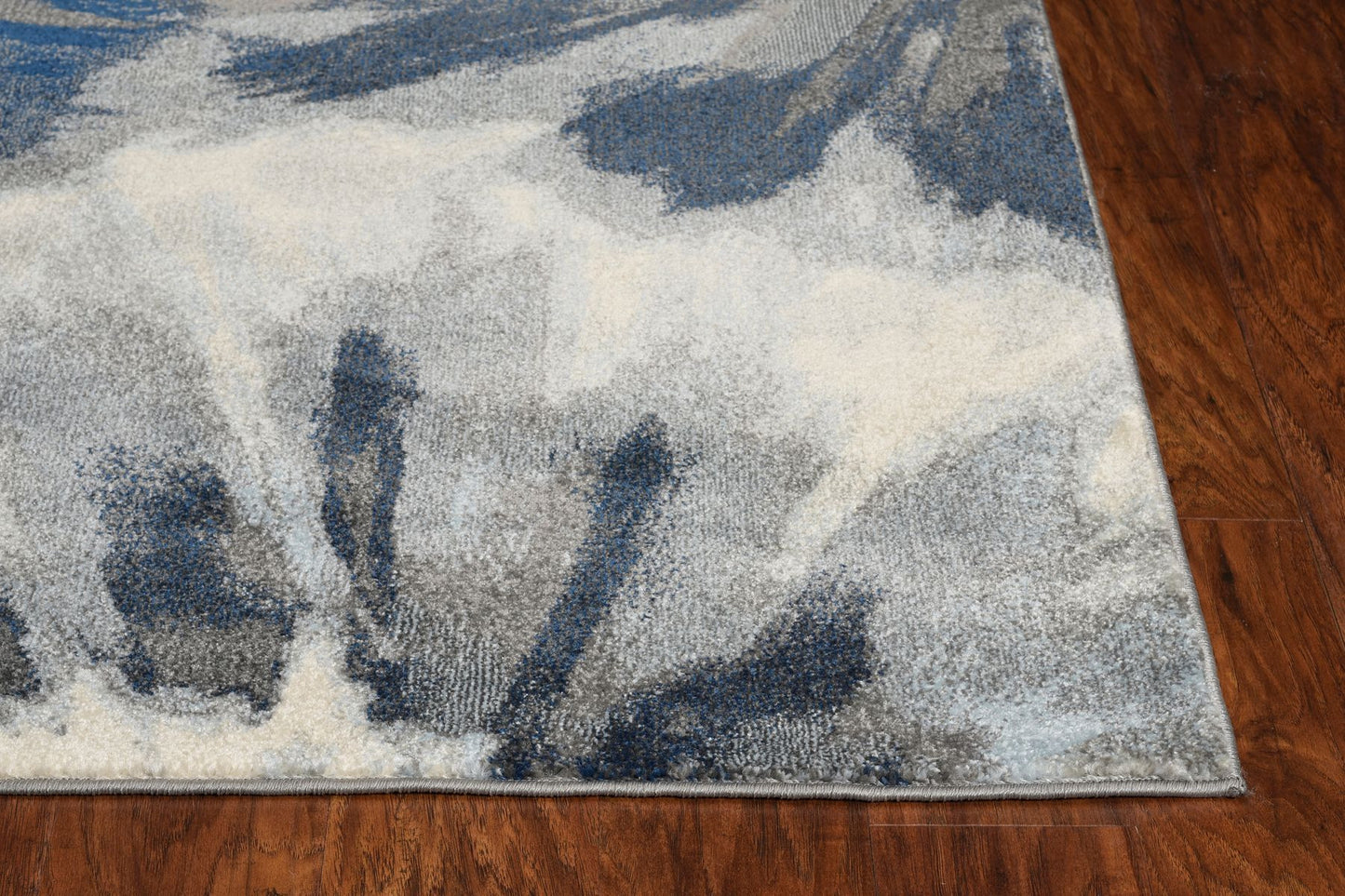 5'X8' Ivory Blue Machine Woven Floral Indoor Area Rug