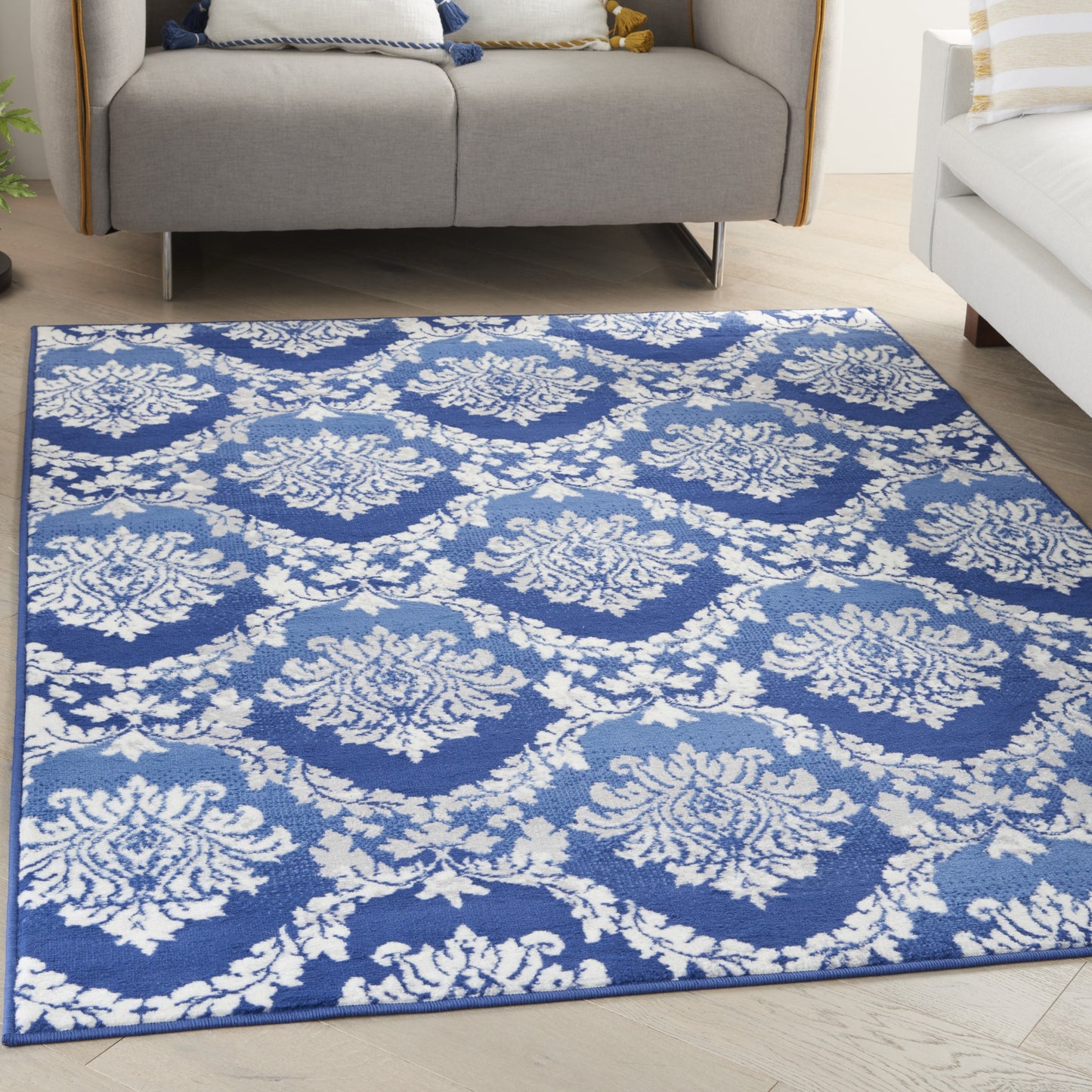 4' X 6' Blue And Ivory Floral Dhurrie Area Rug