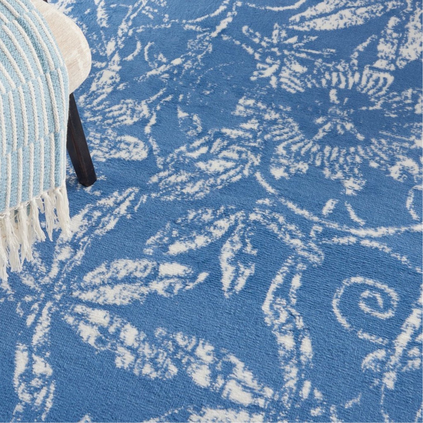 4' X 6' Blue Floral Dhurrie Area Rug