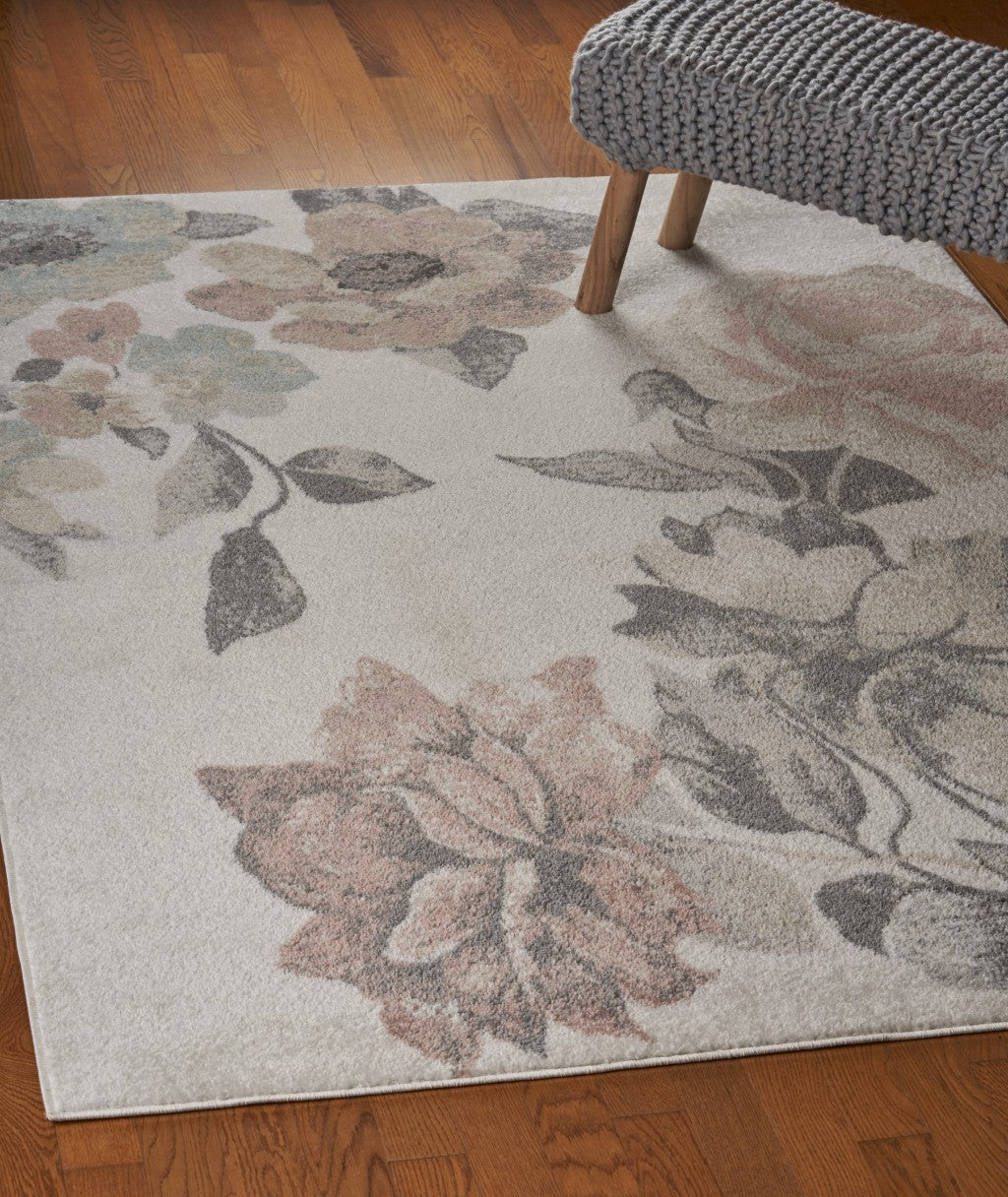 5’ x 7’ Ivory Blooming Rose Area Rug