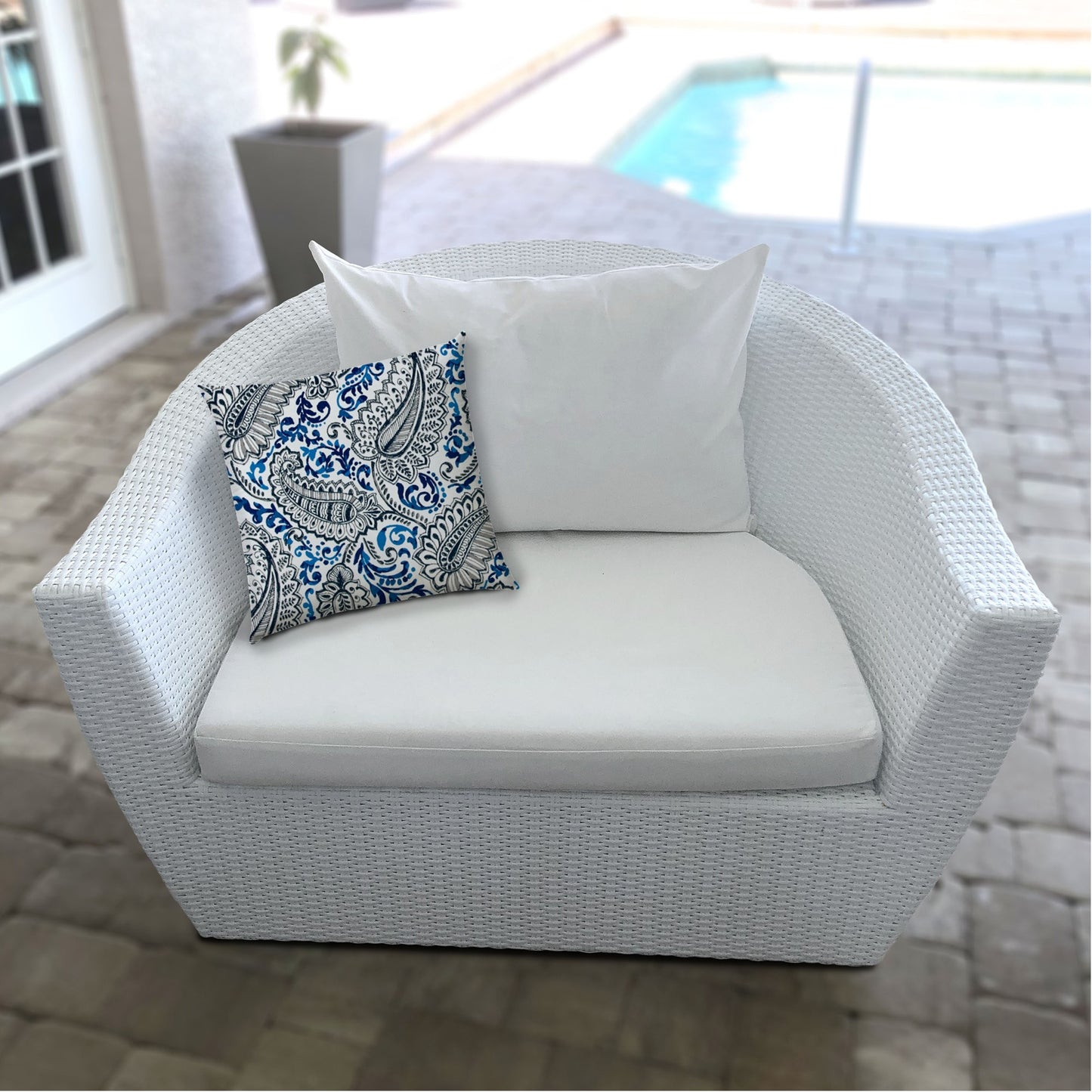 14" X 20" White And Blue Blown Seam Paisley Lumbar Indoor Outdoor Pillow