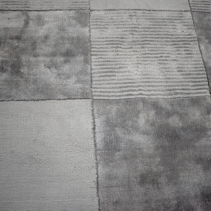 5' X 8' Grey Geometric Hand Woven Stain Resistant Area Rug