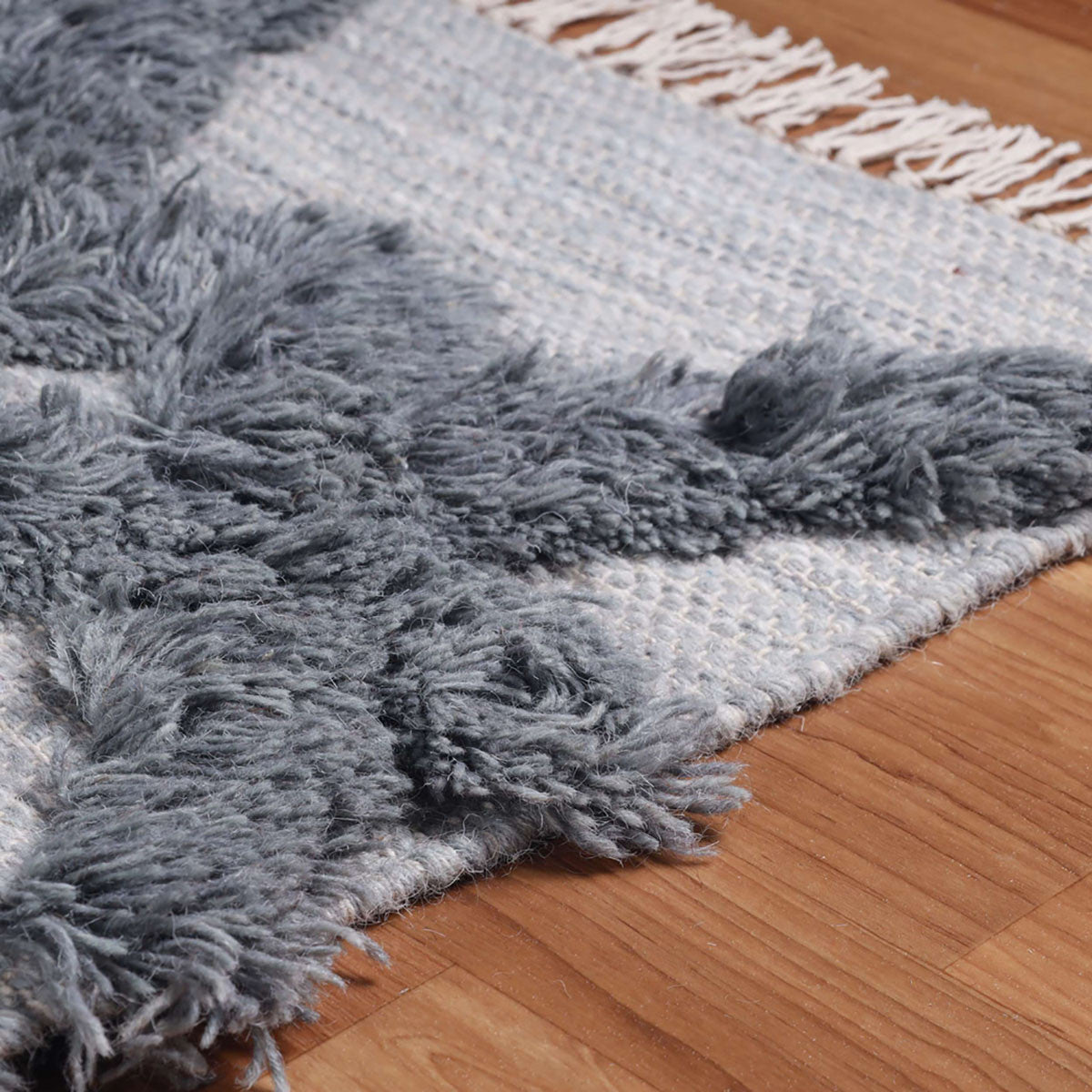 5' X 8' Silver And Grey Wool Geometric Flatweave Handmade Stain Resistant Area Rug With Fringe