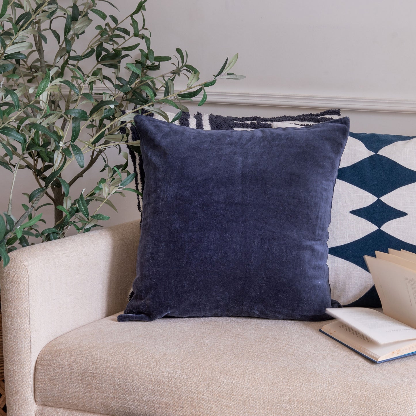 20" X 20" Black 100% Cotton Zippered Pillow