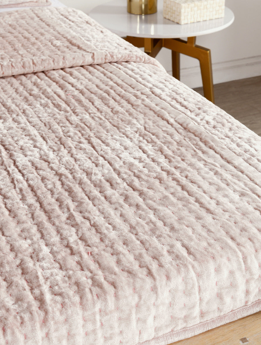 Pink Queen Polyester Thread Count Machine Washable Down Alternative Comforter