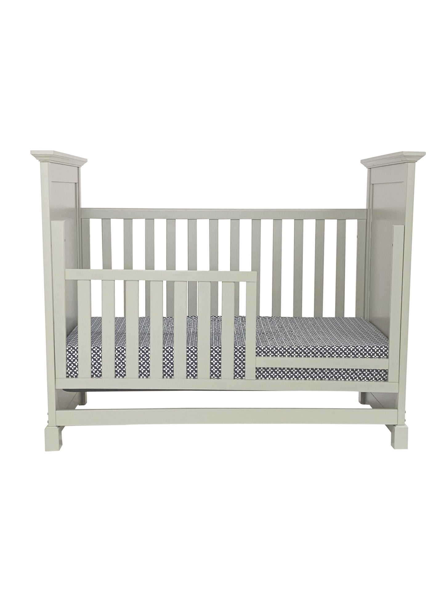 Gray Solid and Manufactured Wood Standard Three In One Convertible Crib